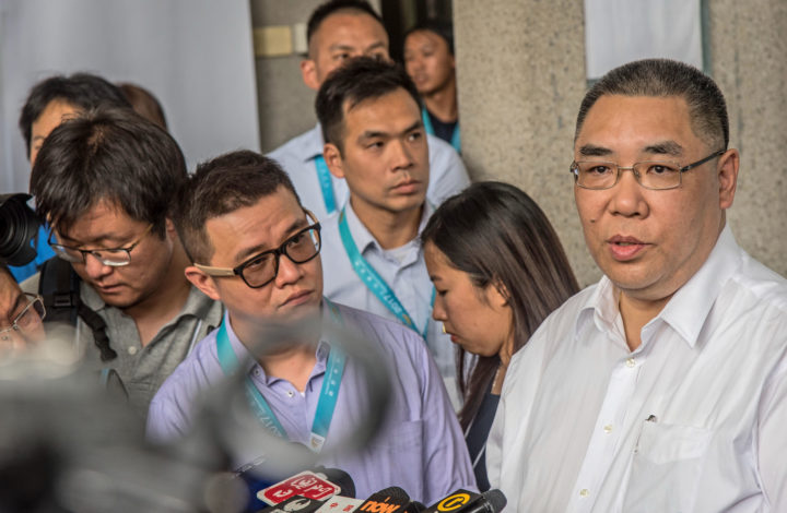 Fernando Chui Sai On, Chefe do Executivo de Macau fala à comunicação social após votar nas eleições para a Assembleia Legislativa, 17 de setembro de 2017, Macau. ANTÓNIO MIL HOMENS / LUSA