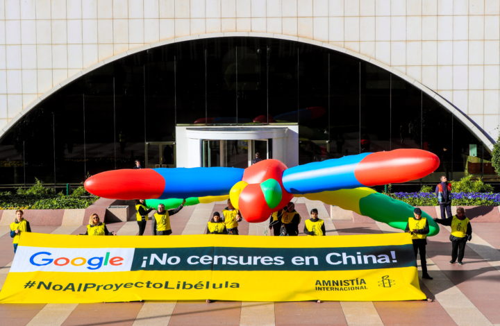 epa07192556 Members of Amnesty International Spain protest at the headquarters of Google in Madrid, Spain, 27 November 2018, against censorship in China.  EPA/Fernando Alvarado